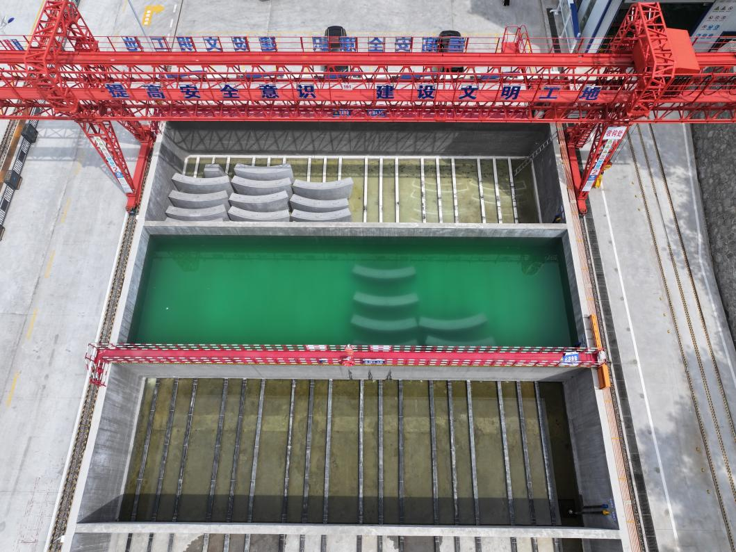 水養(yǎng)池對管片進(jìn)行養(yǎng)護(hù)